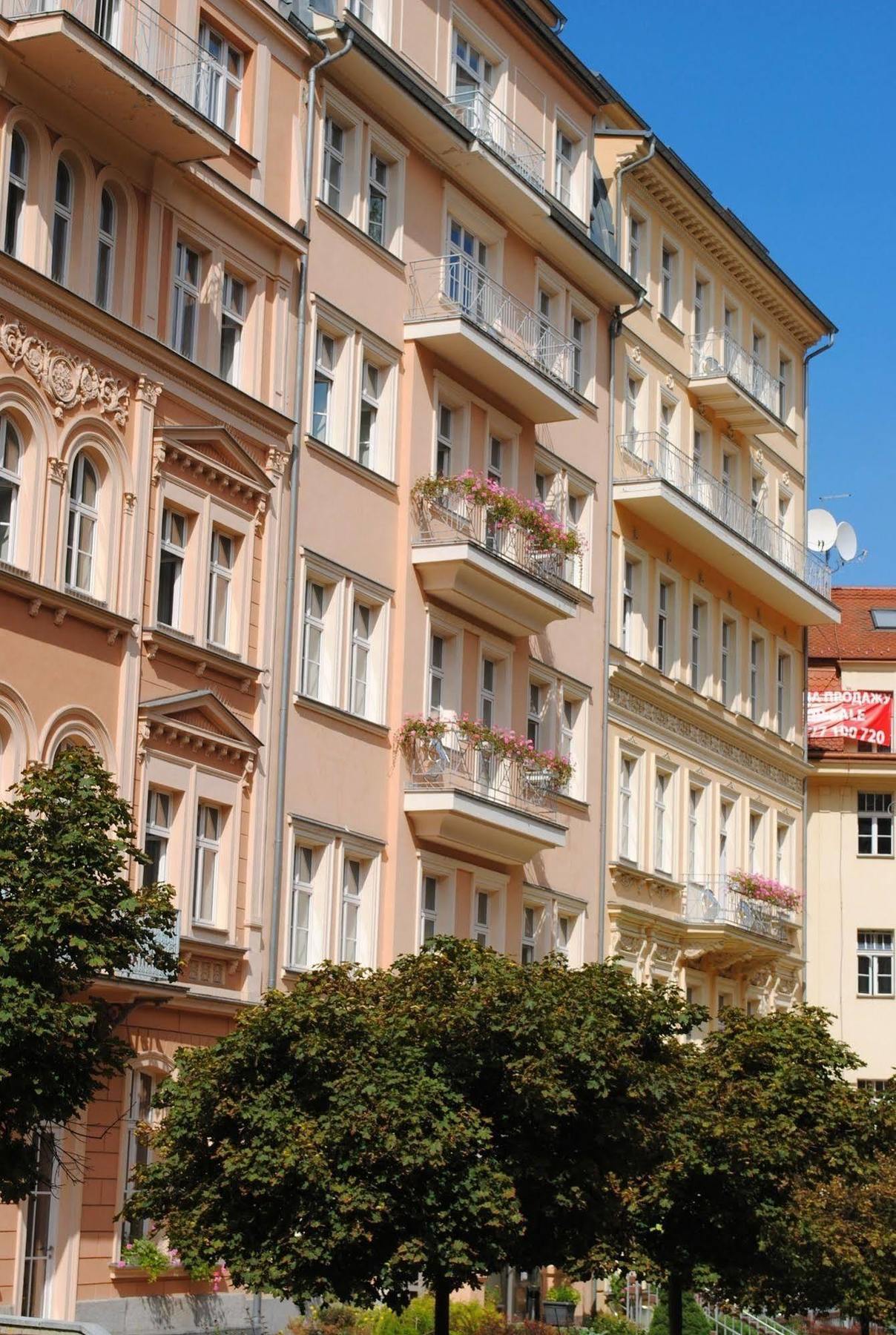 Venus Ξενοδοχείο Κάρλοβι Βάρι Εξωτερικό φωτογραφία